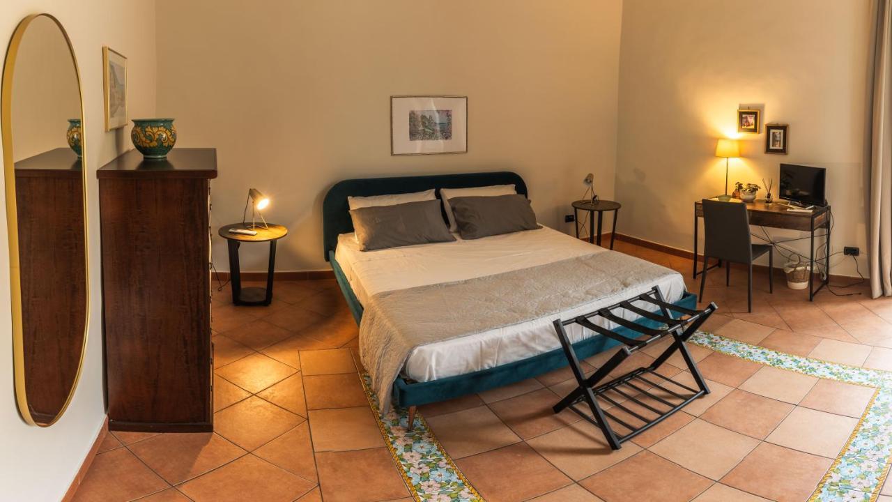 Hippocratica Apartment Салерно Екстериор снимка