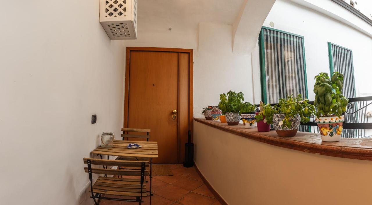 Hippocratica Apartment Салерно Екстериор снимка