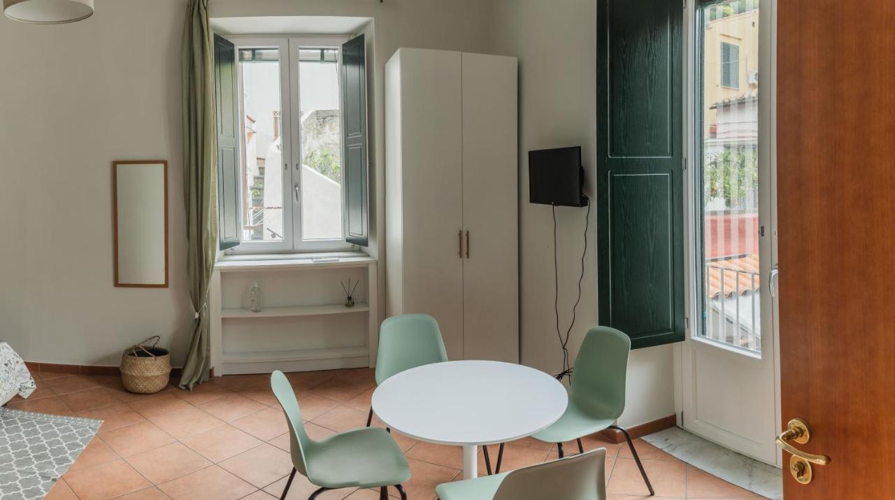 Hippocratica Apartment Салерно Екстериор снимка
